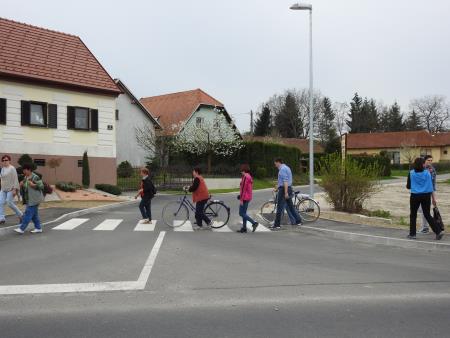 Pohod po novozgrajenih pločnikih 45
